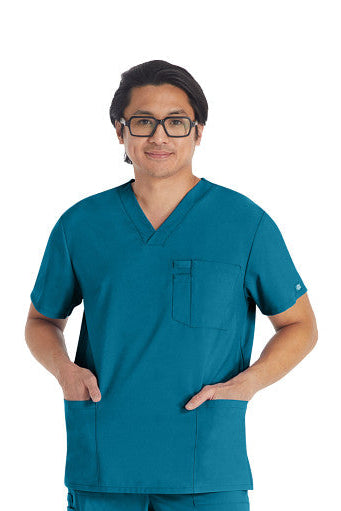 Menβs Dickies DK645 & DK015 scrub set with V-neck top and cargo pants for medical professionals