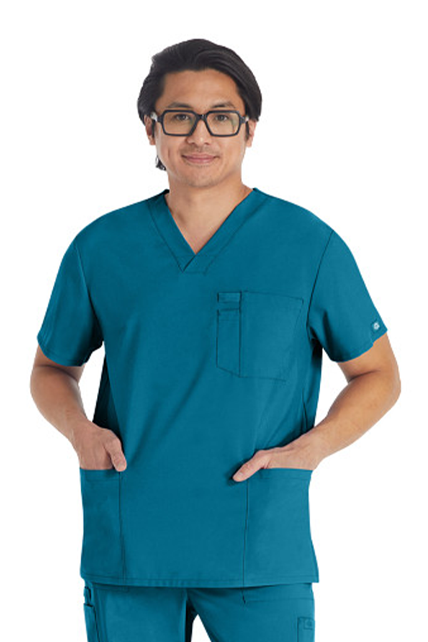 Stay comfortable and professional in the Dickies DK645 Men’s Scrub Top with 4 pockets, stretch fabric, and modern fit.