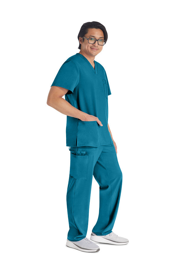 Men’s Dickies DK645 & DK015 scrub set with V-neck top and cargo pants for medical professionals